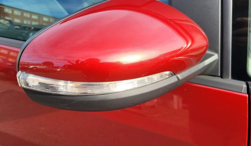 
								VOLKSWAGEN Touran 2013 full									